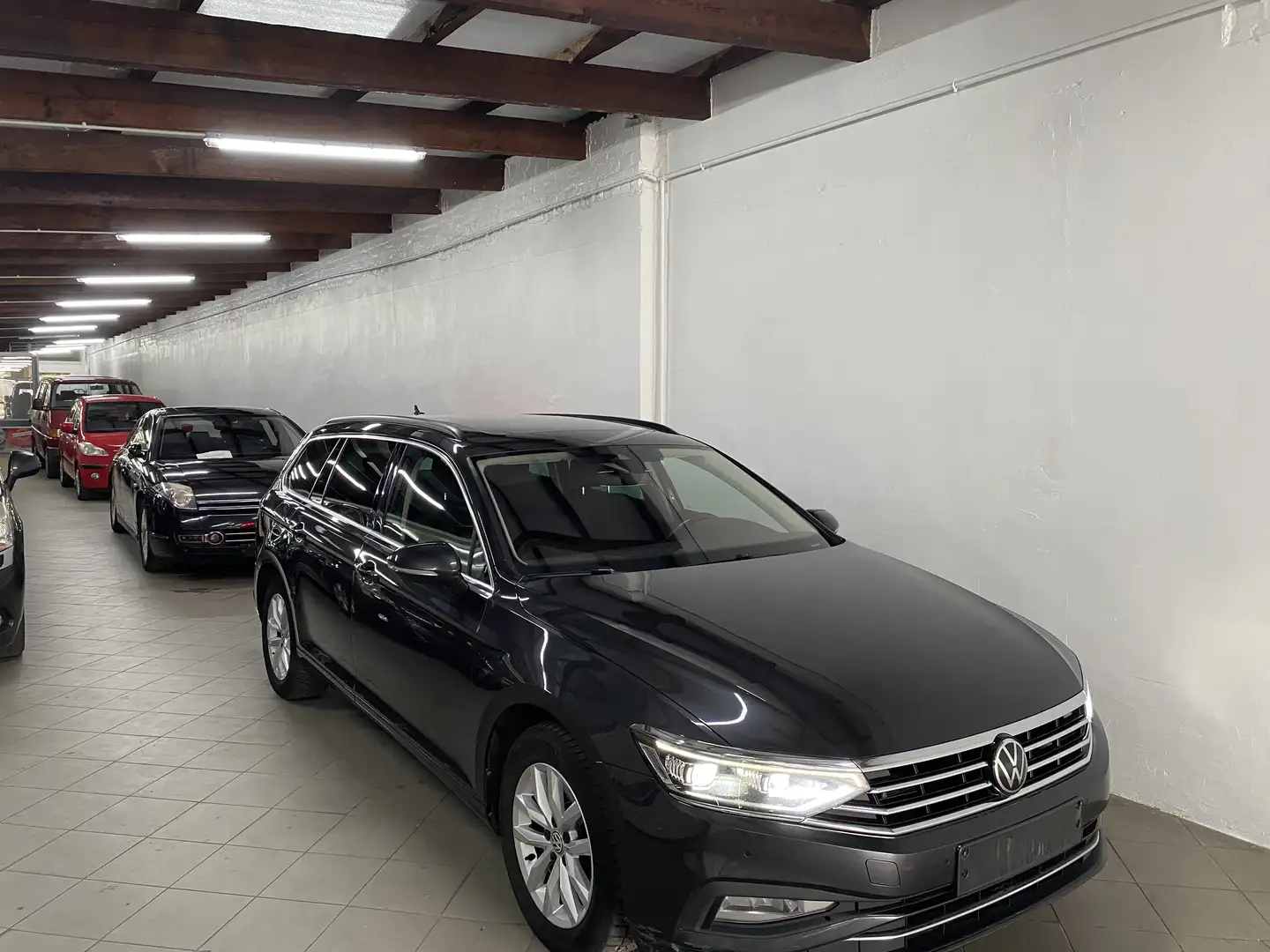 Volkswagen Passat Variant DSG SW 2.0 TDi SCR Elegance Business (EU6AP) Noir - 1