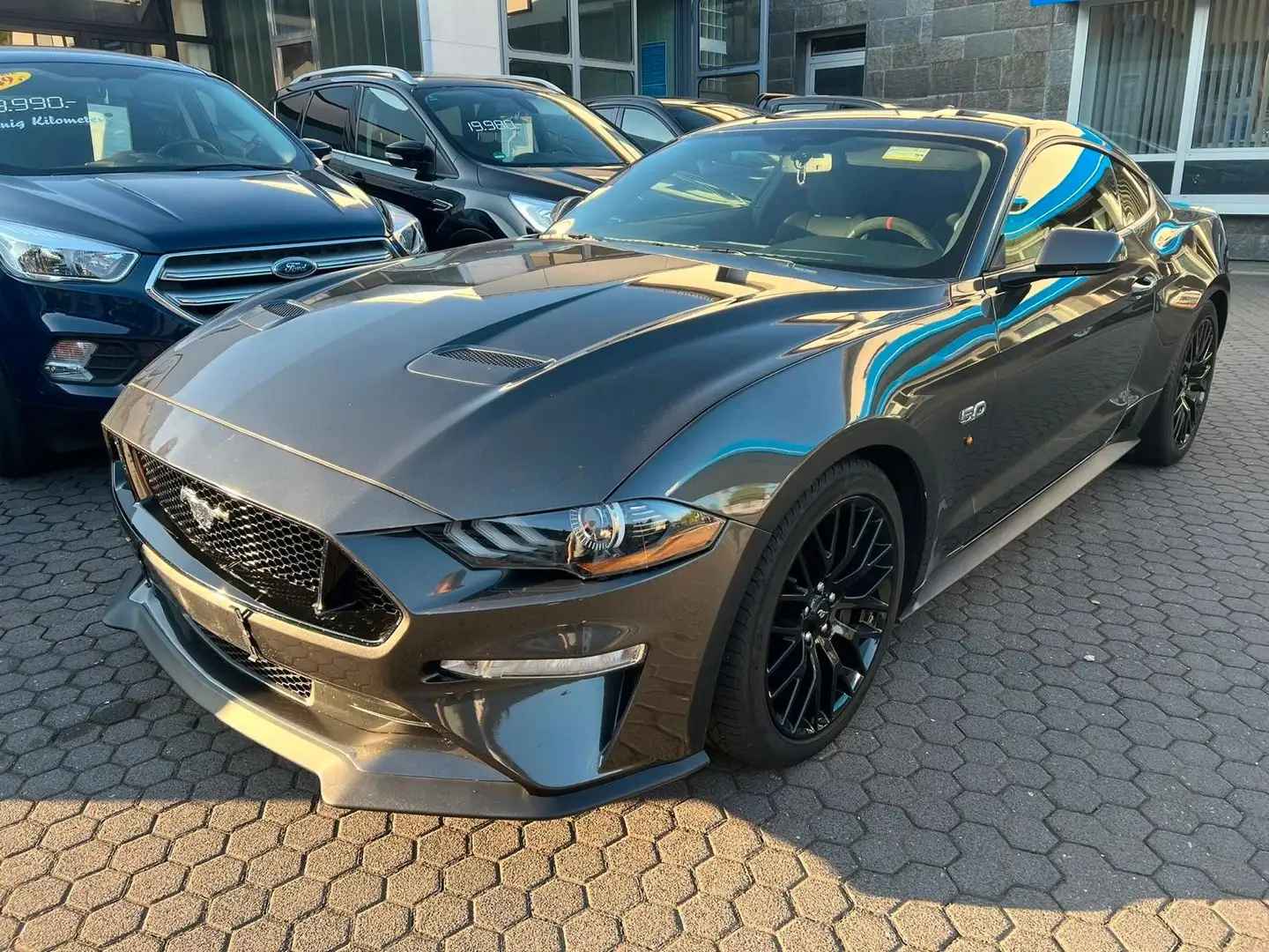 Ford Mustang GT Grau - 2