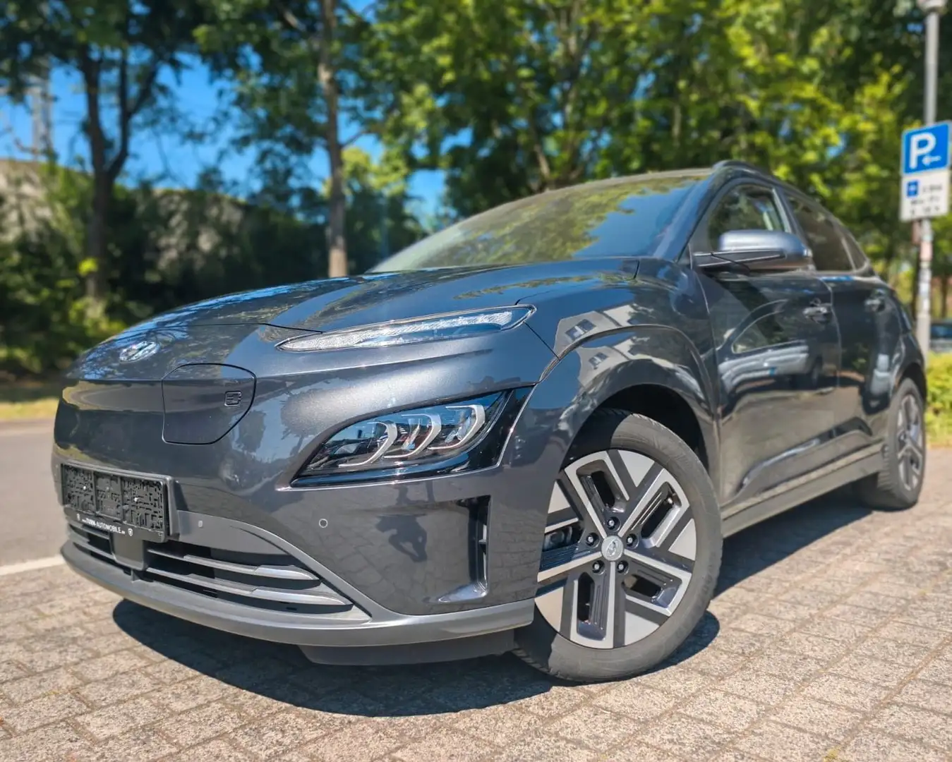 Hyundai E-Kona Trend 64kWh|Garantie07/29|SOH97%|ServiceN Grau - 1