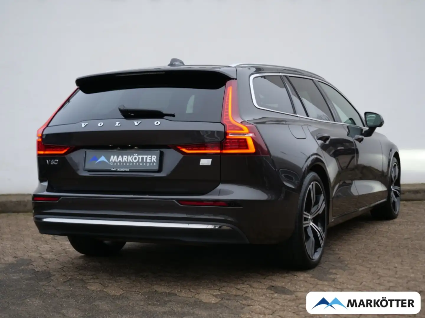 Volvo V60 T6 AWD Recharge Plus Bright STHZ/AHK/CAM Grau - 2