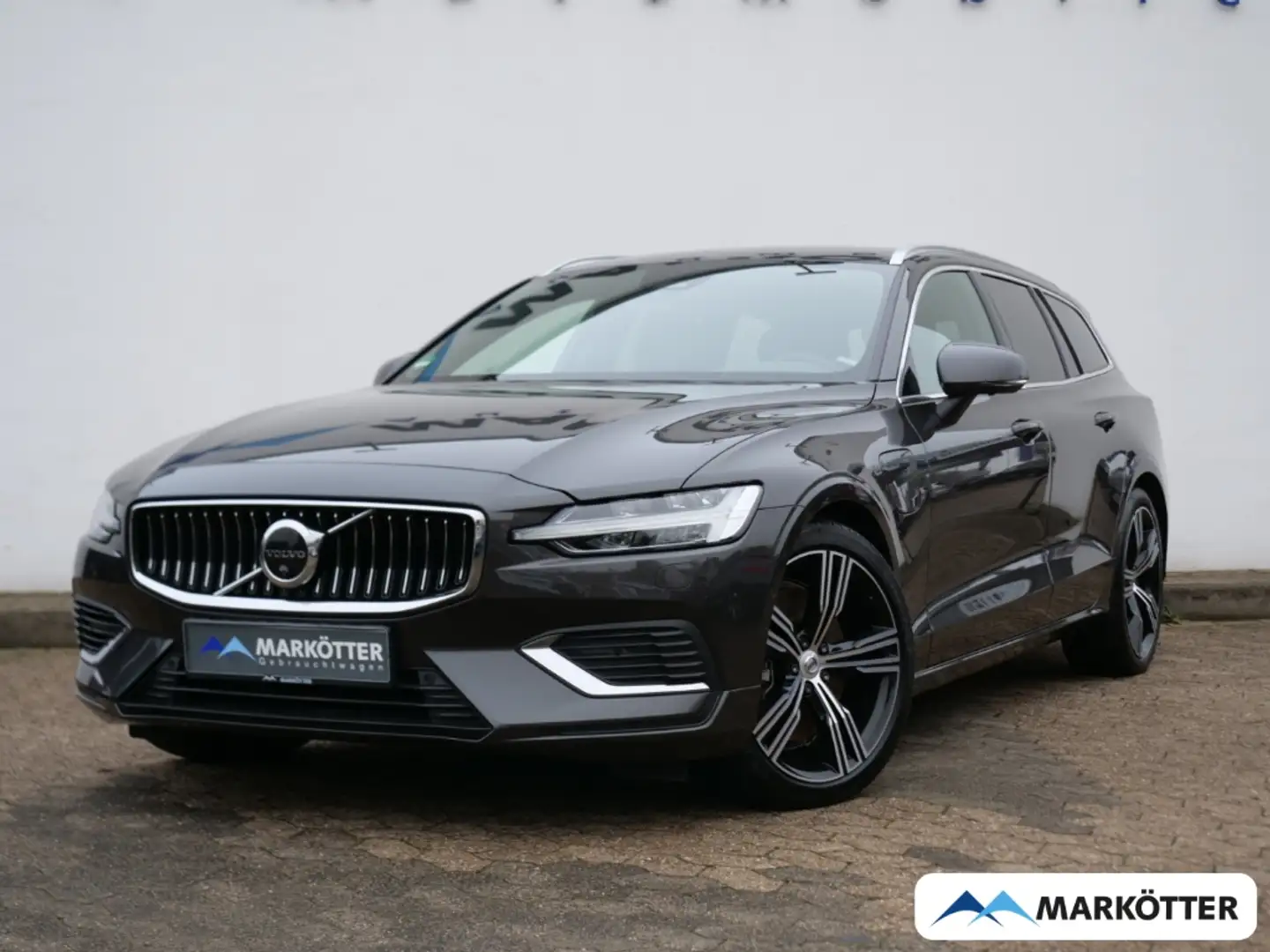 Volvo V60 T6 AWD Recharge Plus Bright STHZ/AHK/CAM Grau - 1