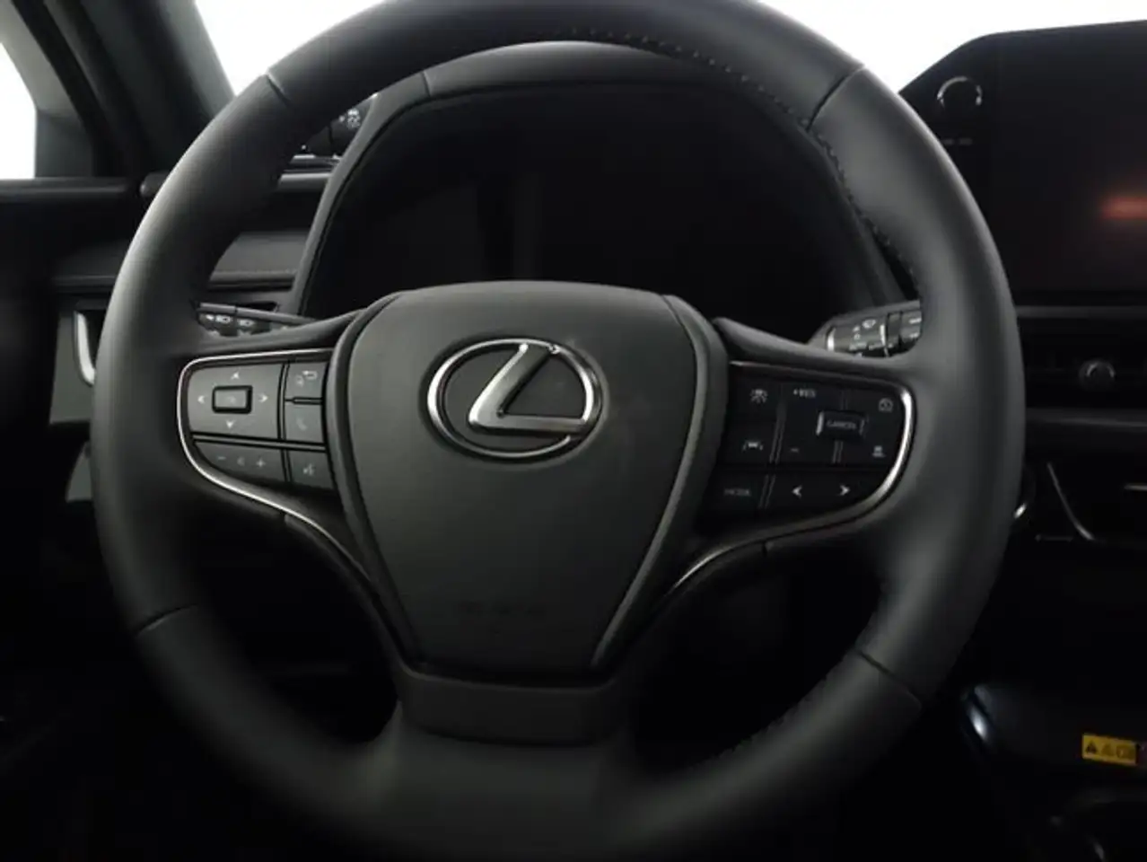 Lexus UX 2026 — фото 15