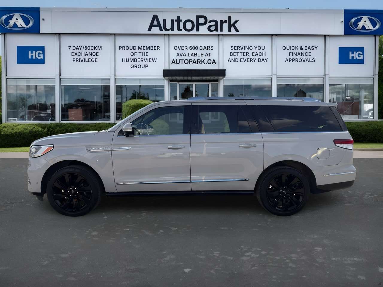 2022 Lincoln Navigator Reserve 4WD Wood Grain Interior | 30-Way Power Sea — снимка 1