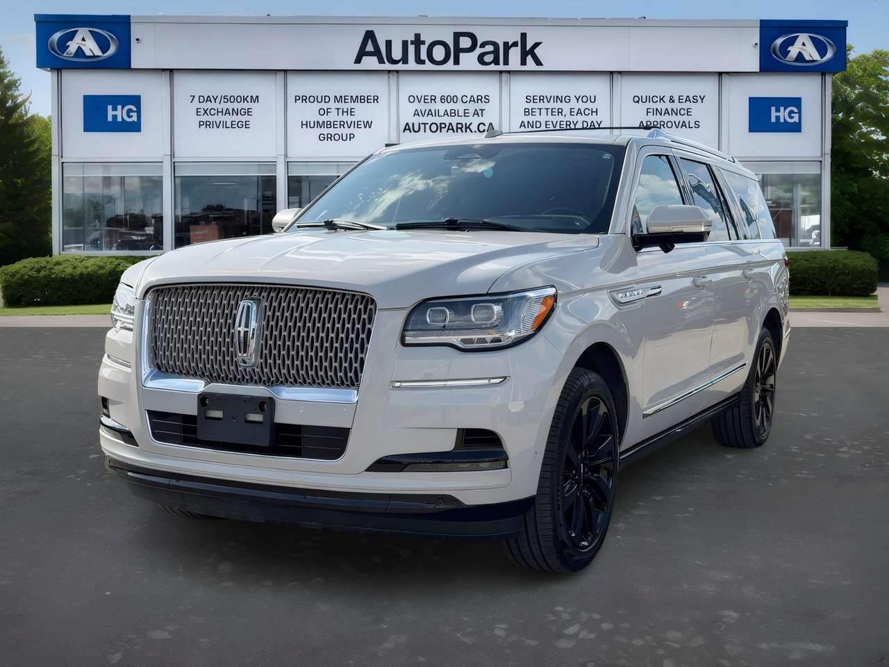 2022 Lincoln Navigator Reserve 4WD Wood Grain Interior | 30-Way Power Sea