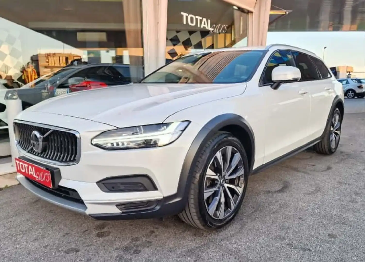 Volvo V90 Cross Country B4 (d) AWD automatico Core IVA ESPOSTA Bianco - 1