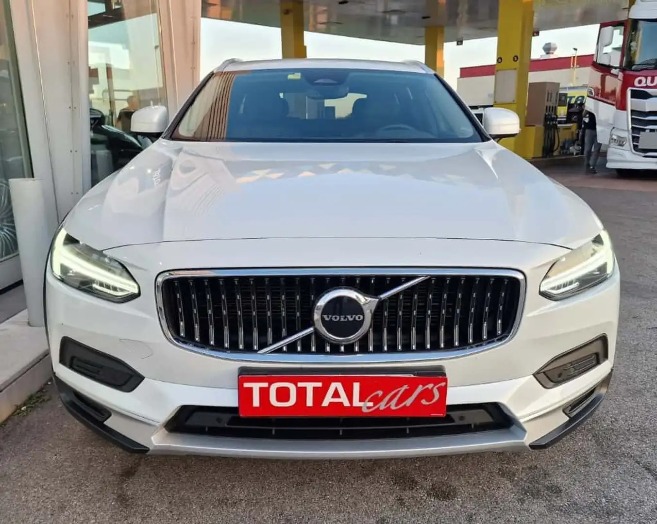 Volvo V90 Cross Country B4 (d) AWD automatico Core IVA ESPOSTA Bianco - 2