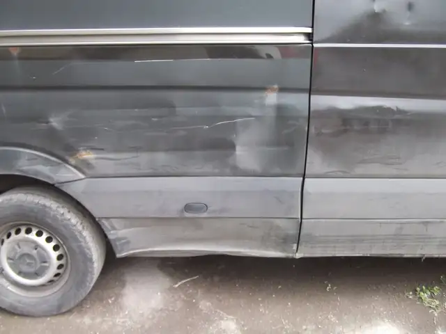 Mercedes-Benz Sprinter view 15