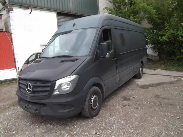 Mercedes-Benz Sprinter view 3