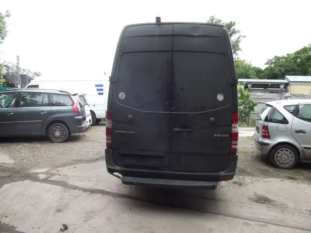 Mercedes-Benz Sprinter view 5