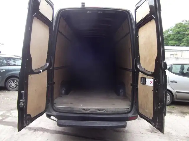 Mercedes-Benz Sprinter view 7