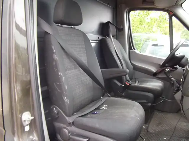 Mercedes-Benz Sprinter view 12