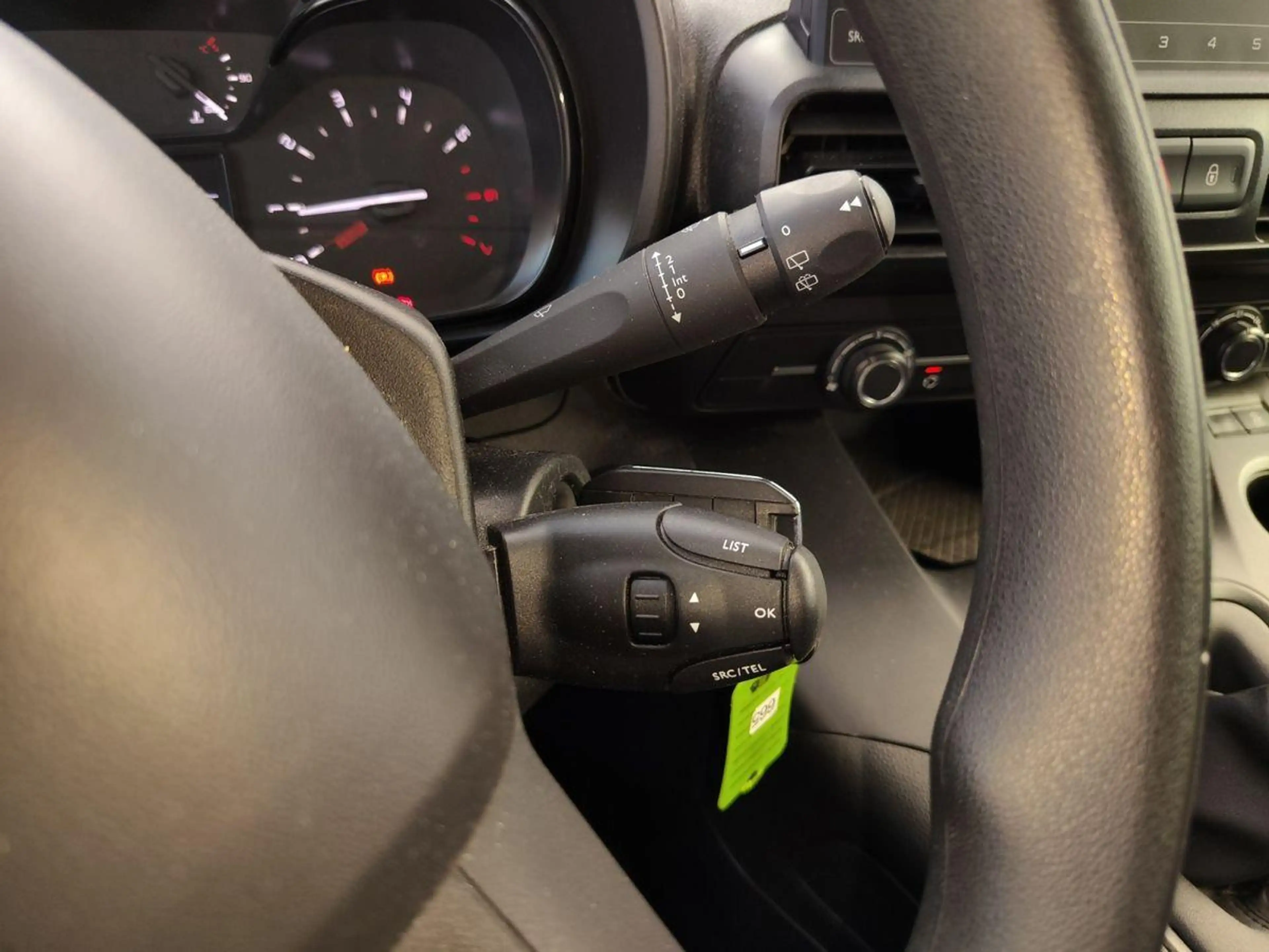 Citroen Berlingo 1.2 12V e-THP / PureTech — photo 11