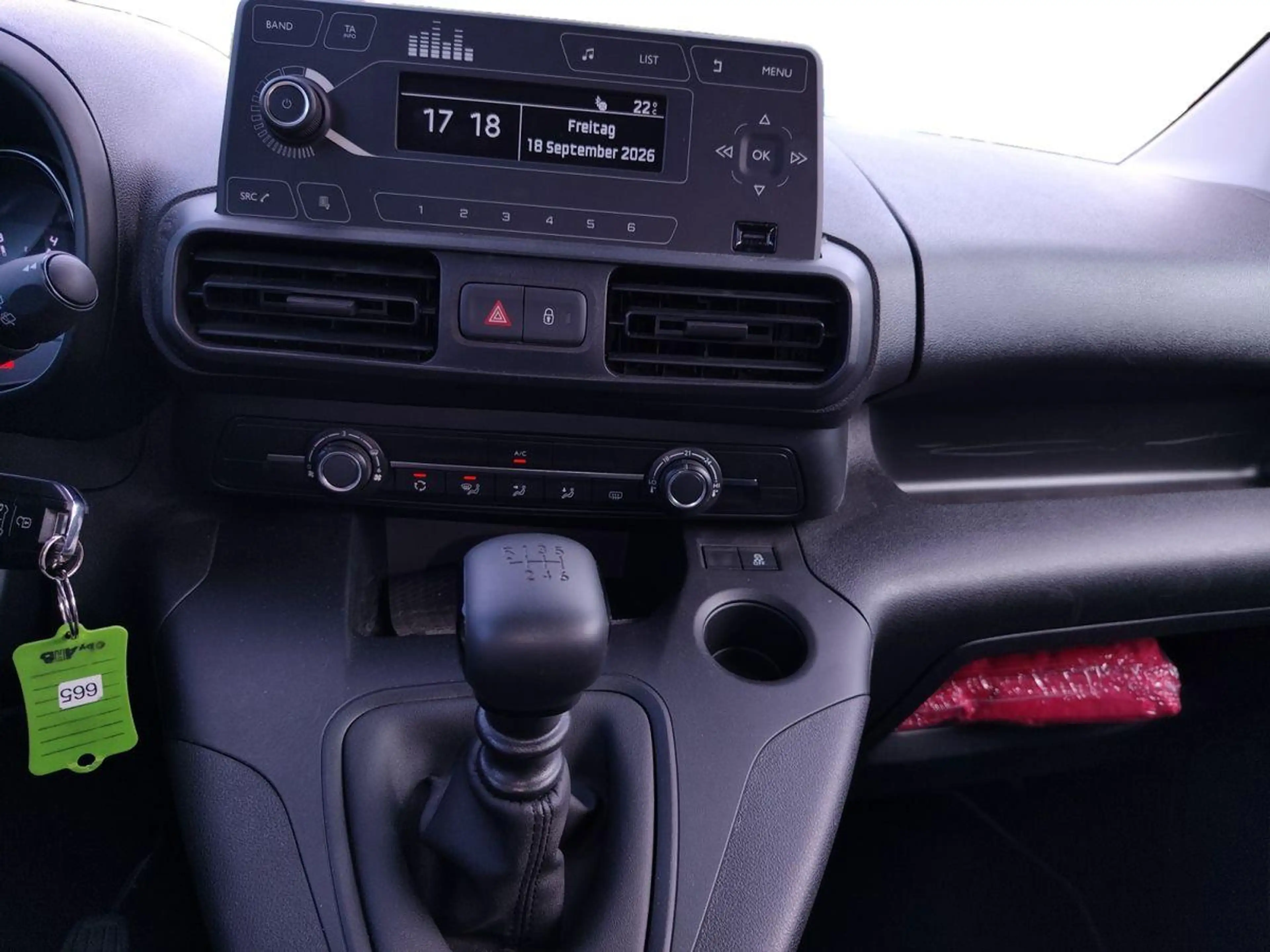 Citroen Berlingo 1.2 12V e-THP / PureTech — photo 9