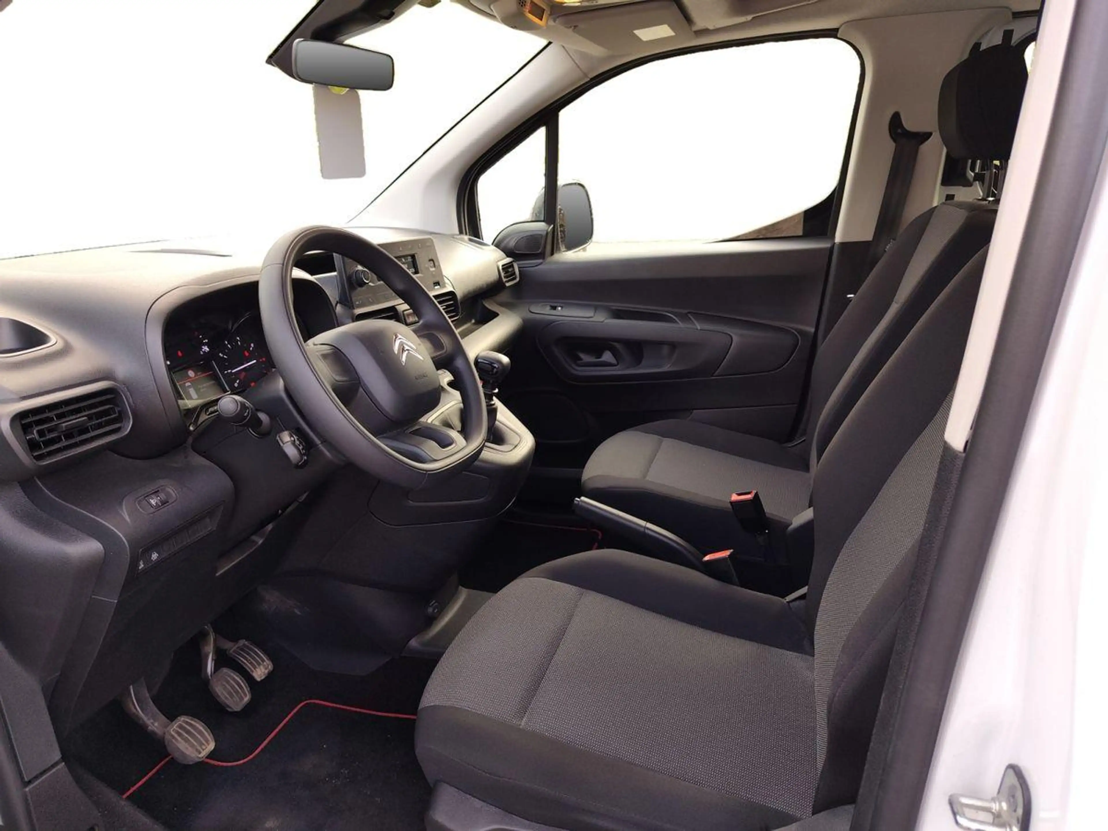 Citroen Berlingo 1.2 12V e-THP / PureTech — photo 6