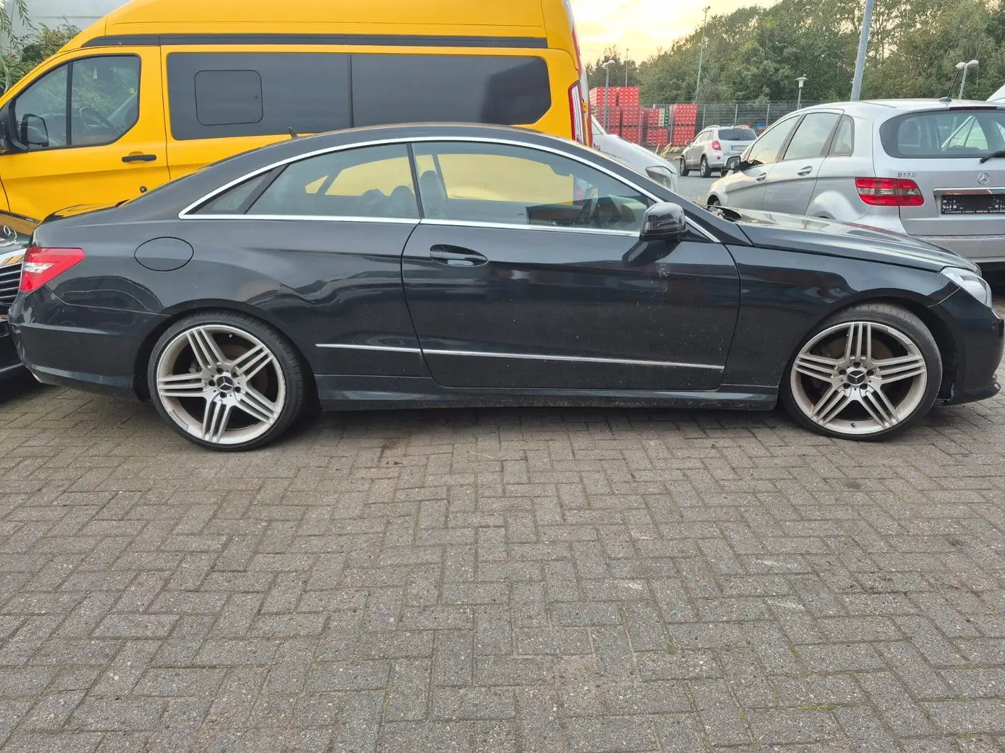 Mercedes-Benz E 350 Coupe CDI BlueEfficiency Leder AMG Black - 1