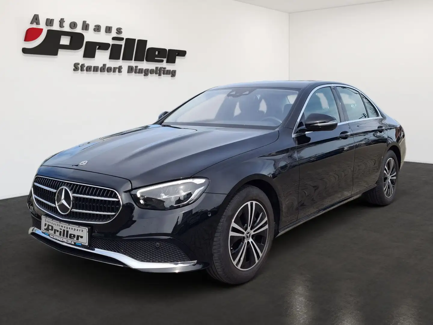 Mercedes-Benz E 220 E220d Lim. 4Matic Avantgarde/NAVI/MBUX/AHK/LED/ Schwarz - 1