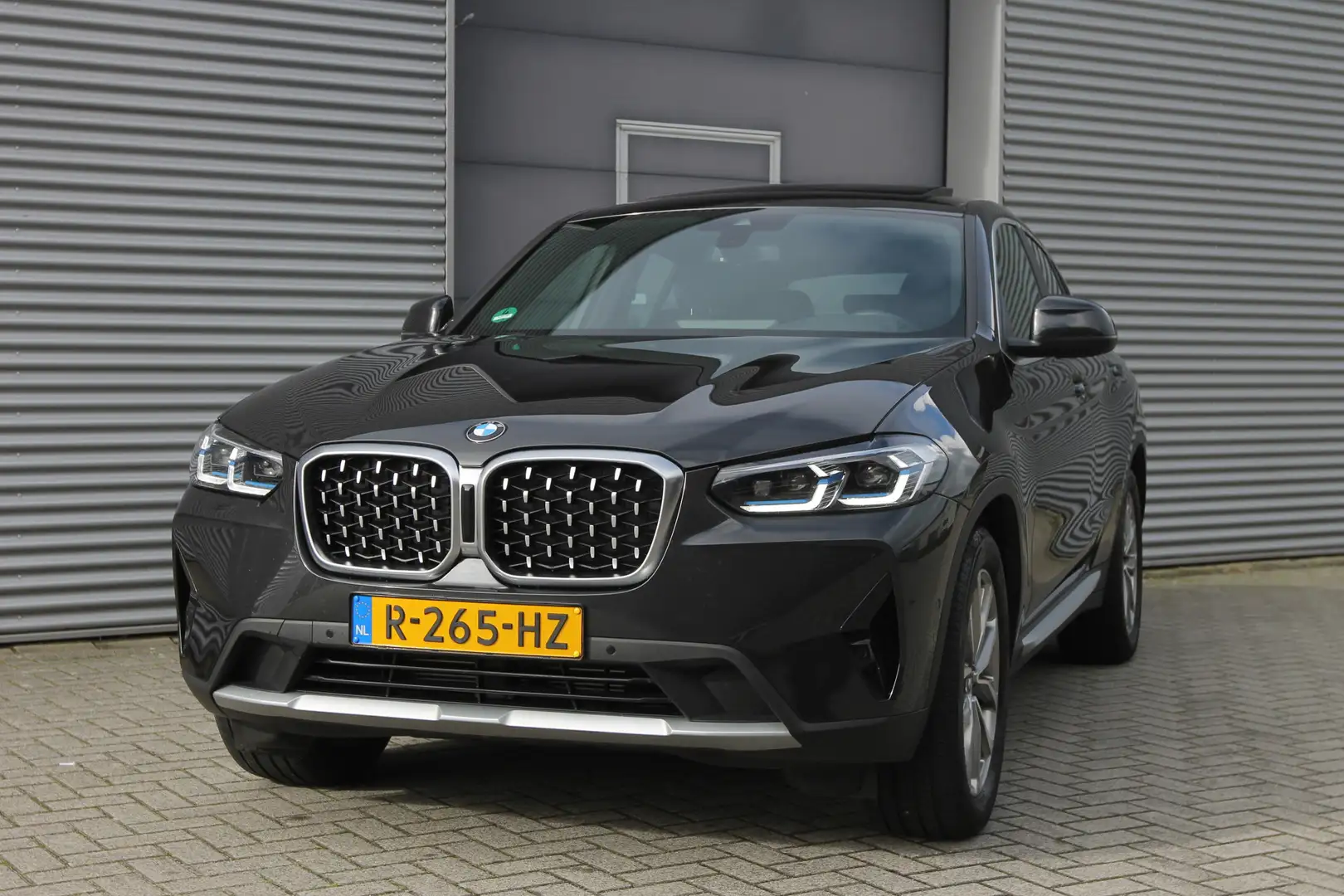 BMW X4 xDrive20i Business Edition Plus Aut. I Pano.dak I Grijs - 2