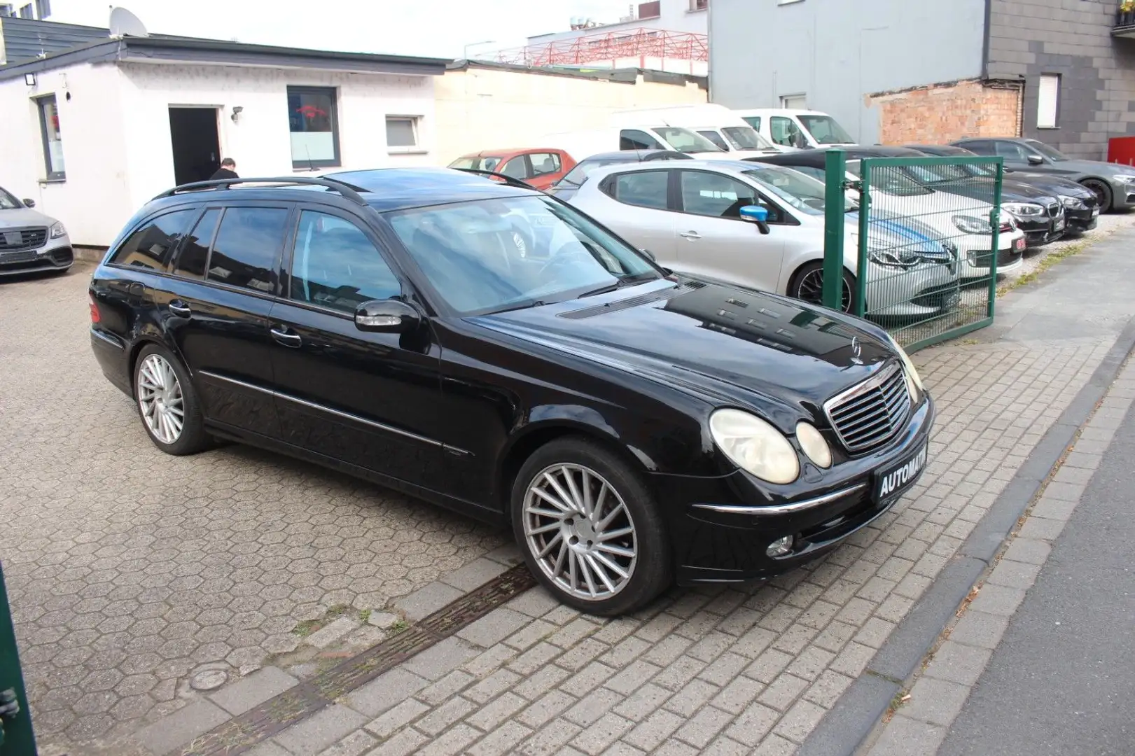 Mercedes-Benz E 200 T Kompressor/Navi/Schiebedach/Leder/Xenon Schwarz - 2