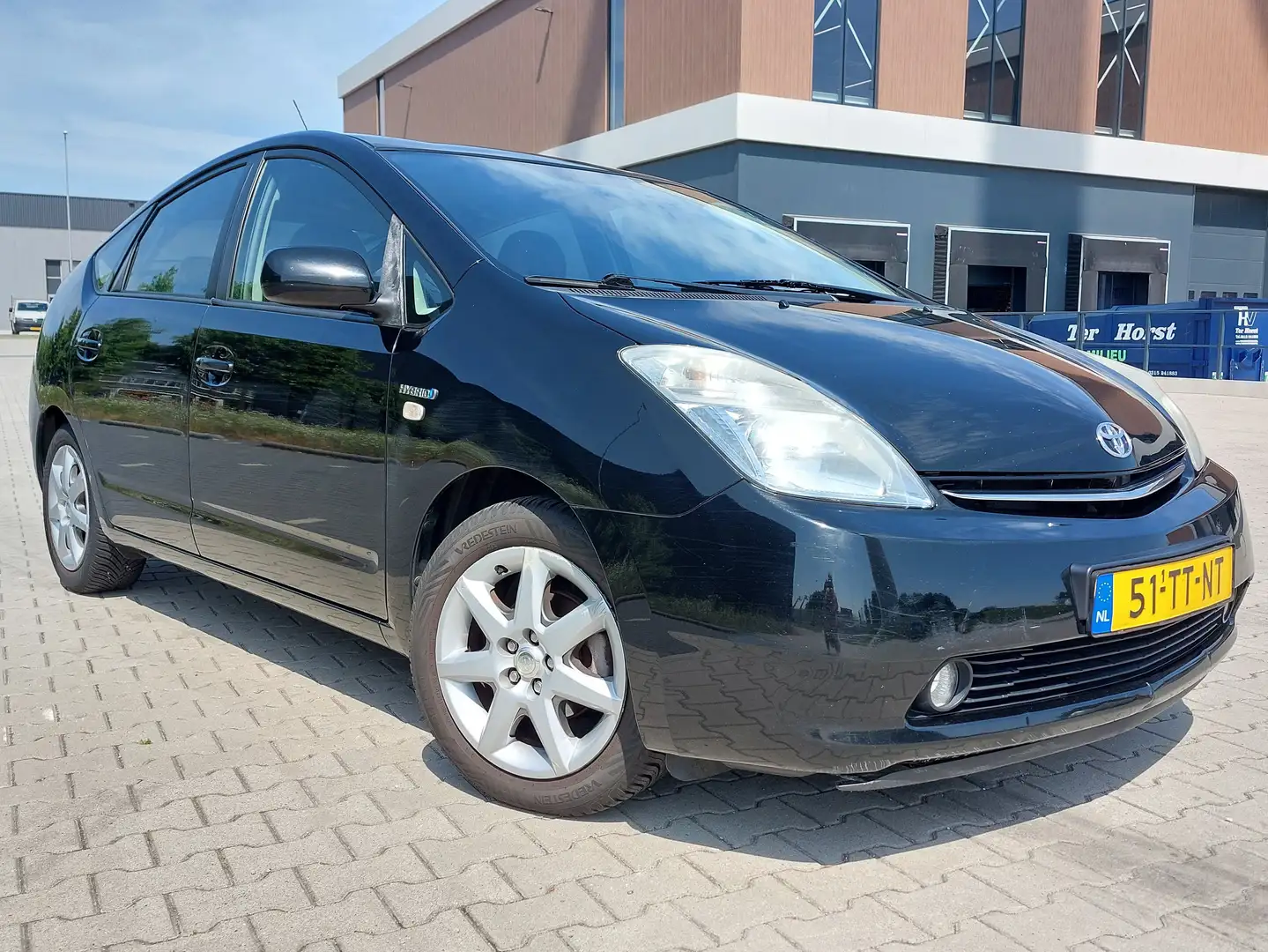 Toyota Prius Prius 1.5 VVT-i Tech Edition crna - 2