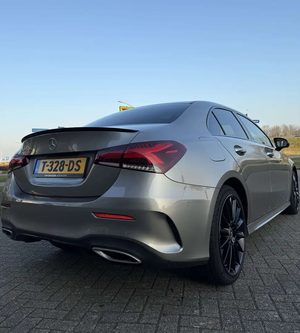 Mercedes-Benz A 250 AMG Line | DISTRONIC+ | PANODAK | E-TREKHAAK Grijs - 2