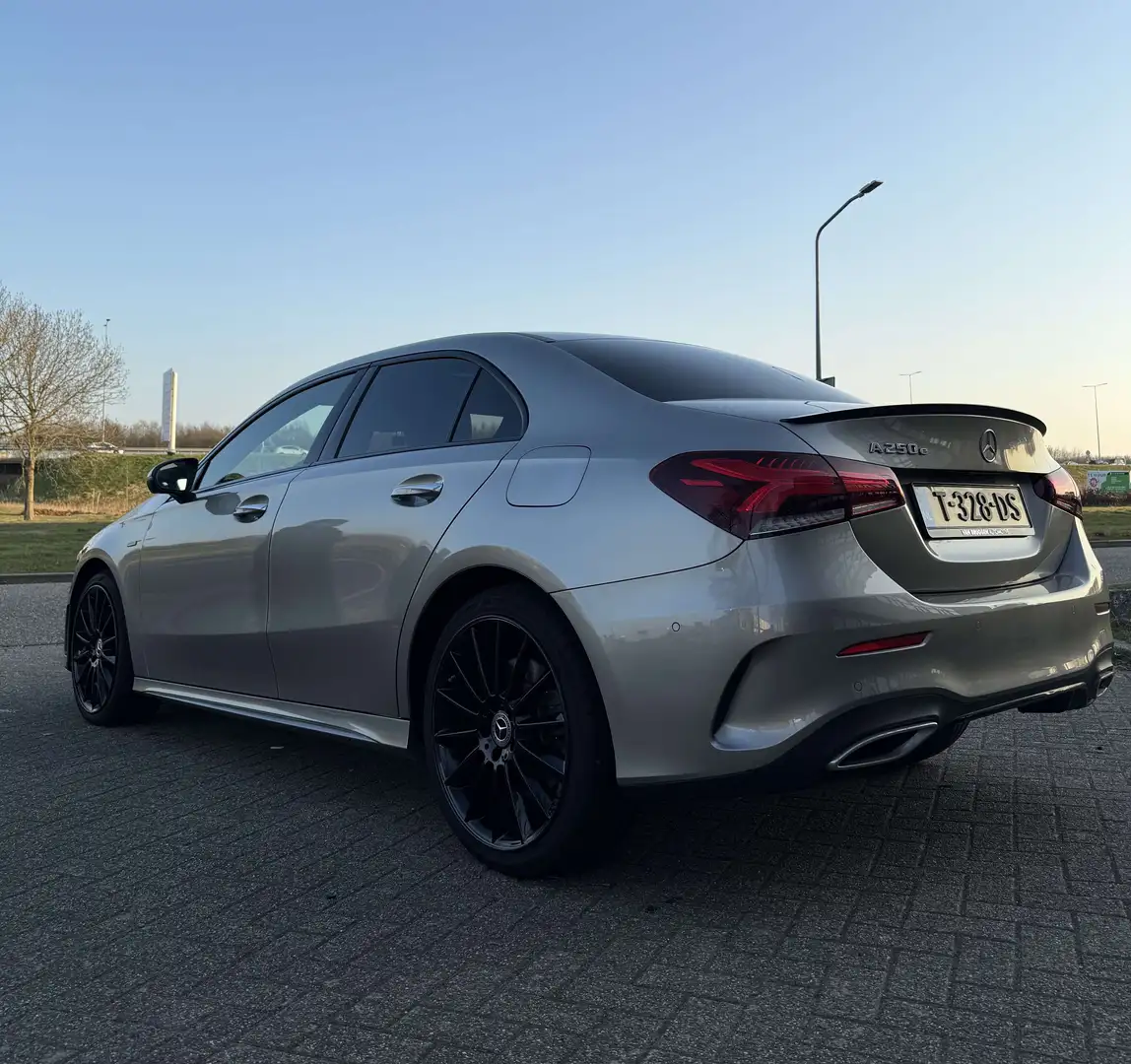Mercedes-Benz A 250 AMG Line | DISTRONIC+ | PANODAK | E-TREKHAAK Grijs - 1