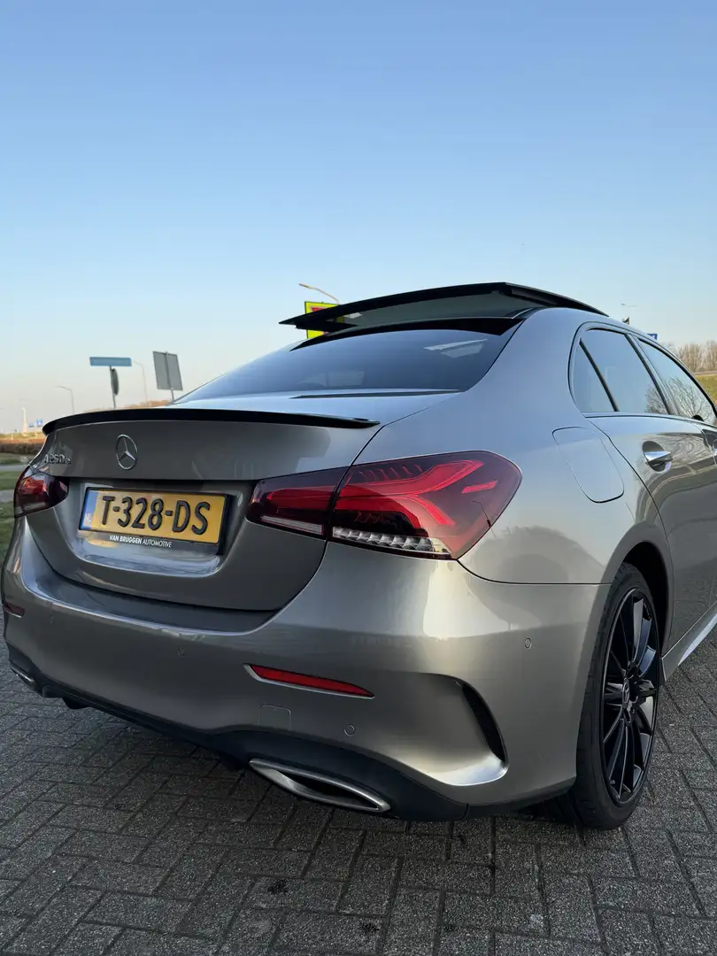 Mercedes-Benz A 250 AMG Line | DISTRONIC+ | PANODAK | E-TREKHAAK Grijs - 2