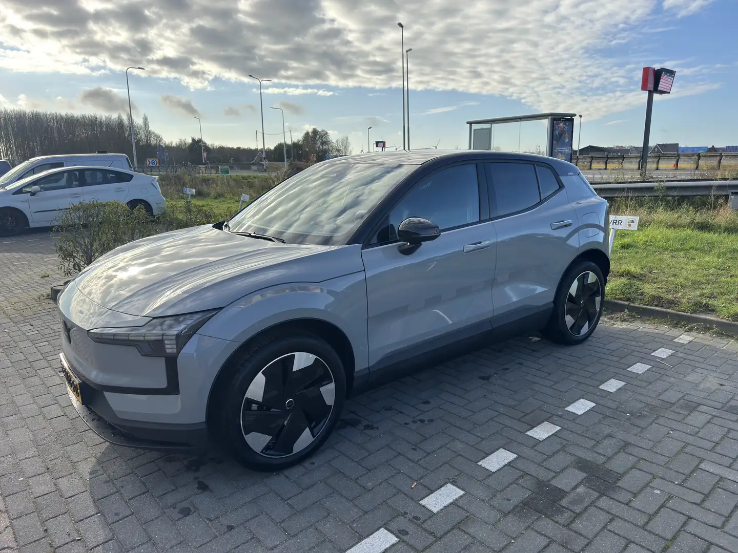 Volvo EX30 Single Motor Extended Range Plus 69 kWh Grijs - 2