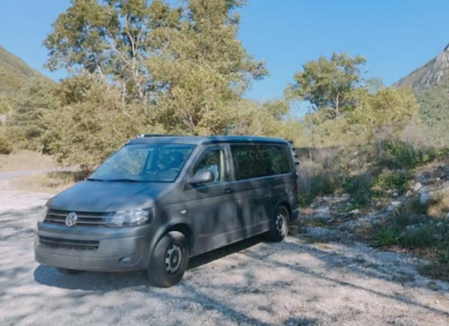 Volkswagen T5 California Beach Grau - 2