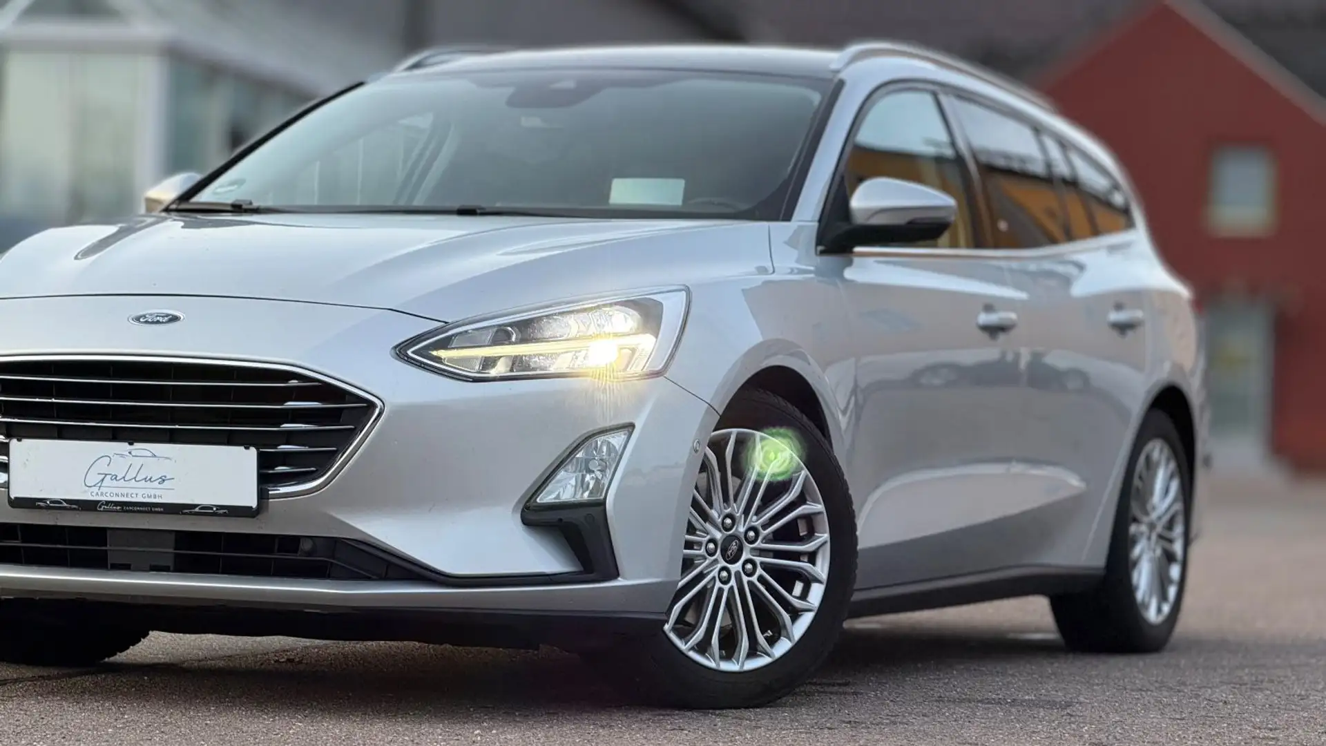 Ford Focus Turnier Titanium *LED*HEAD-UP*PANO*APP* Silber - 2