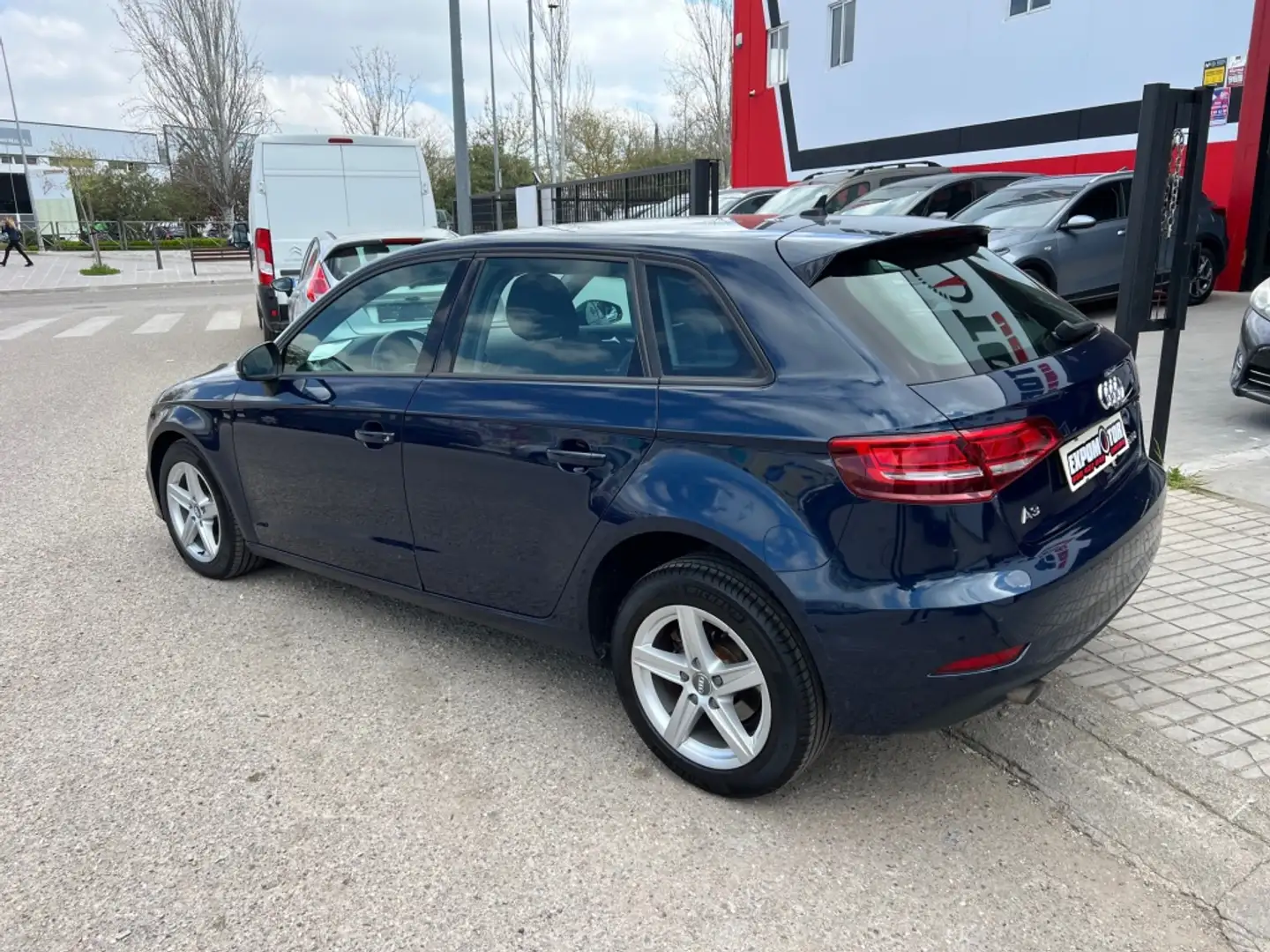 Audi A3 Sportback 1.6TDI S tronic 85kW Bleu - 2