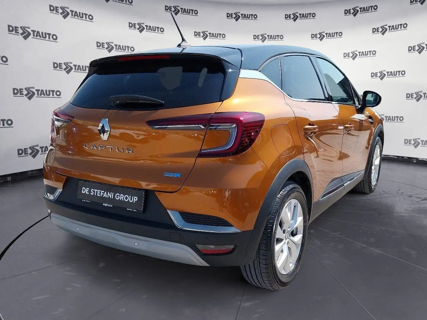 Renault Captur Captur 1.6 E-Tech hybrid Intens 145cv auto Arancione - 2