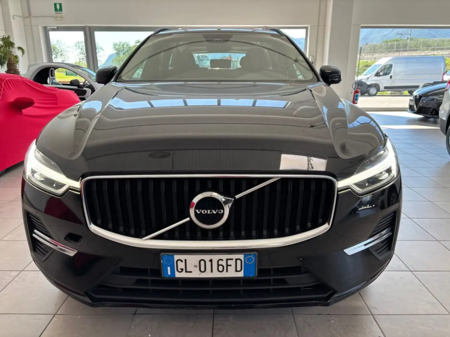 Volvo XC60 B4 (d) automatico Essential N1 Zwart - 2