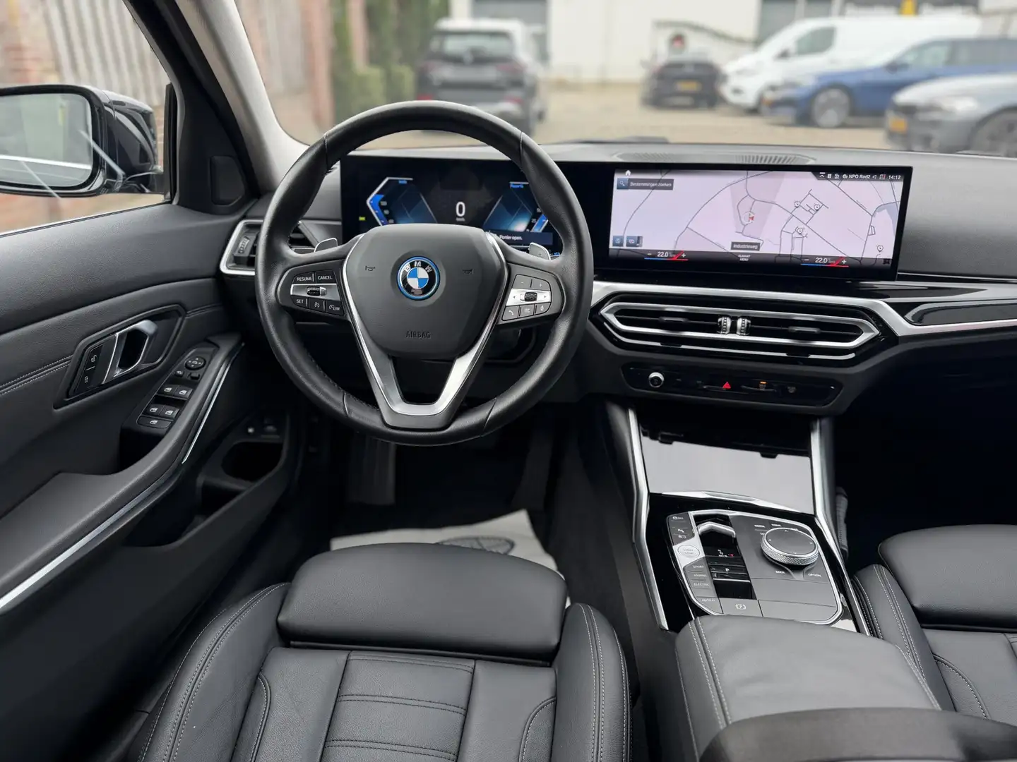 BMW 320 3-serie Touring 320e High Executive org NL auto Zwart - 2