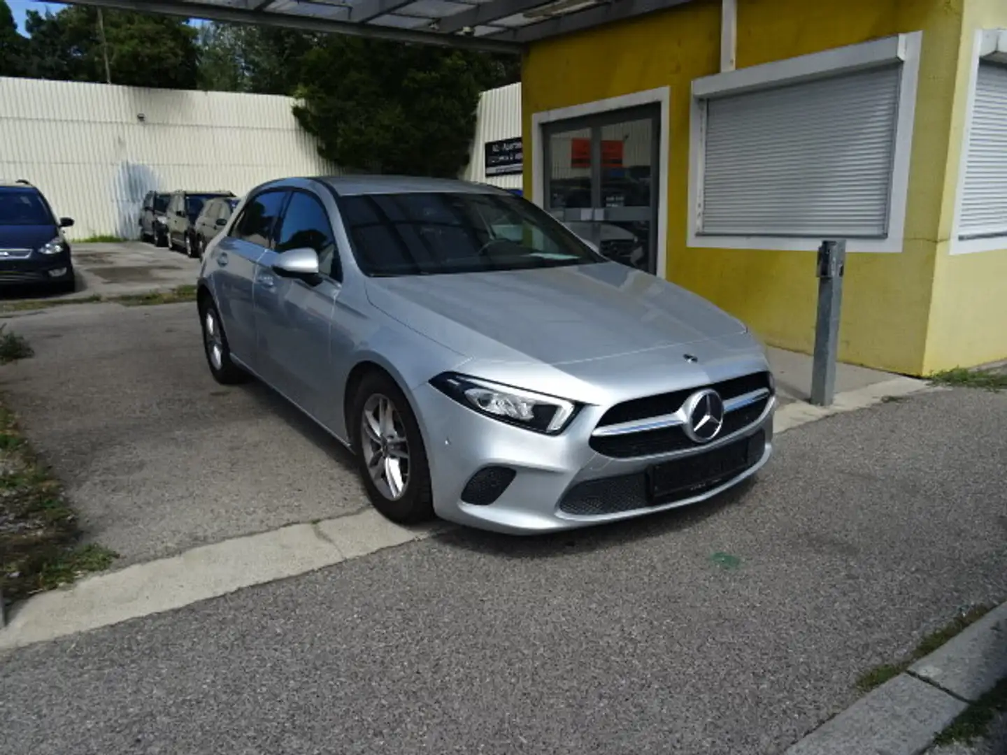 Mercedes-Benz A 180 d Aut. Grau - 2