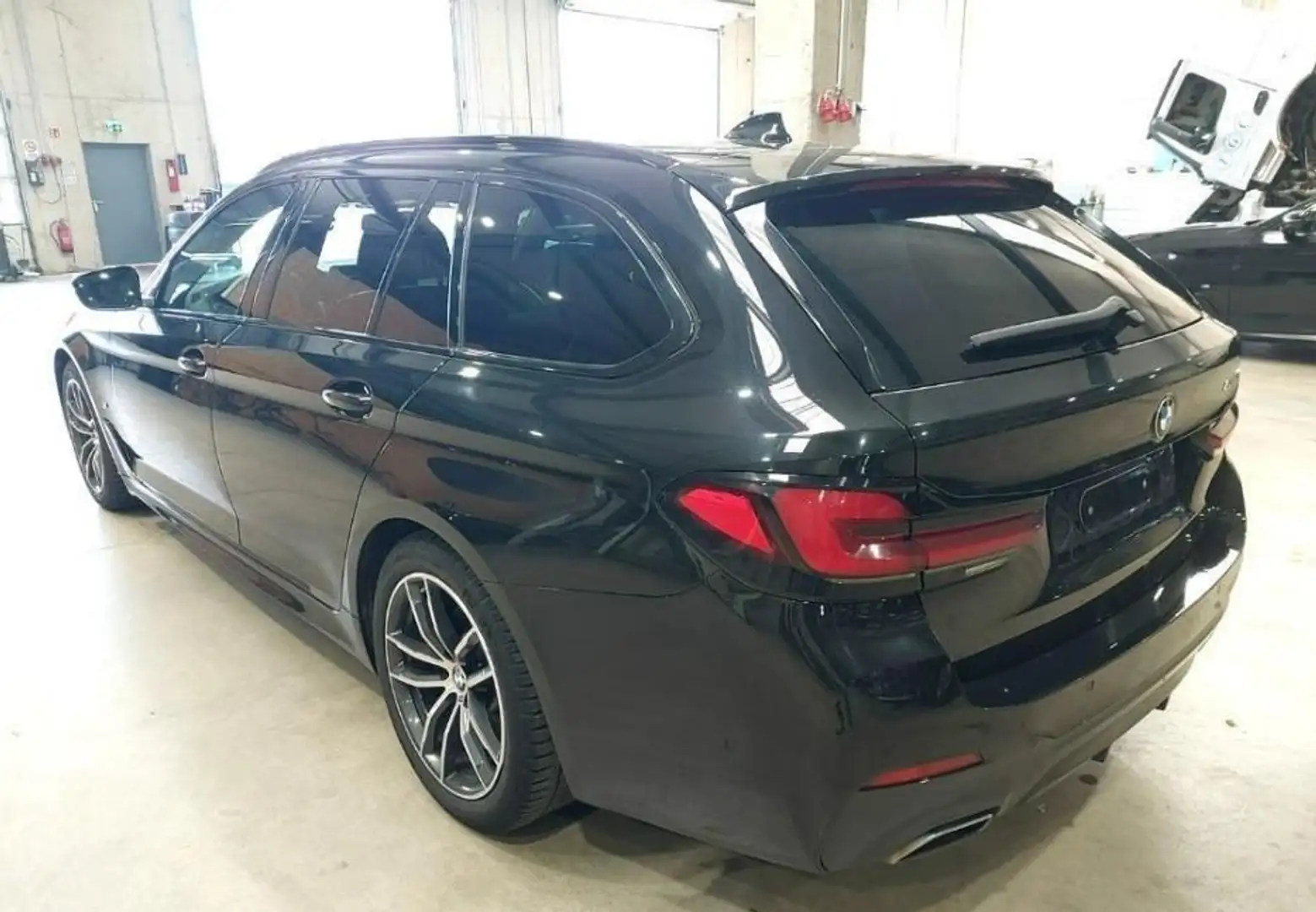 BMW 530 d M Sport *LASER*HuD*AHK*PANO*ACC*360°KAM Noir - 2