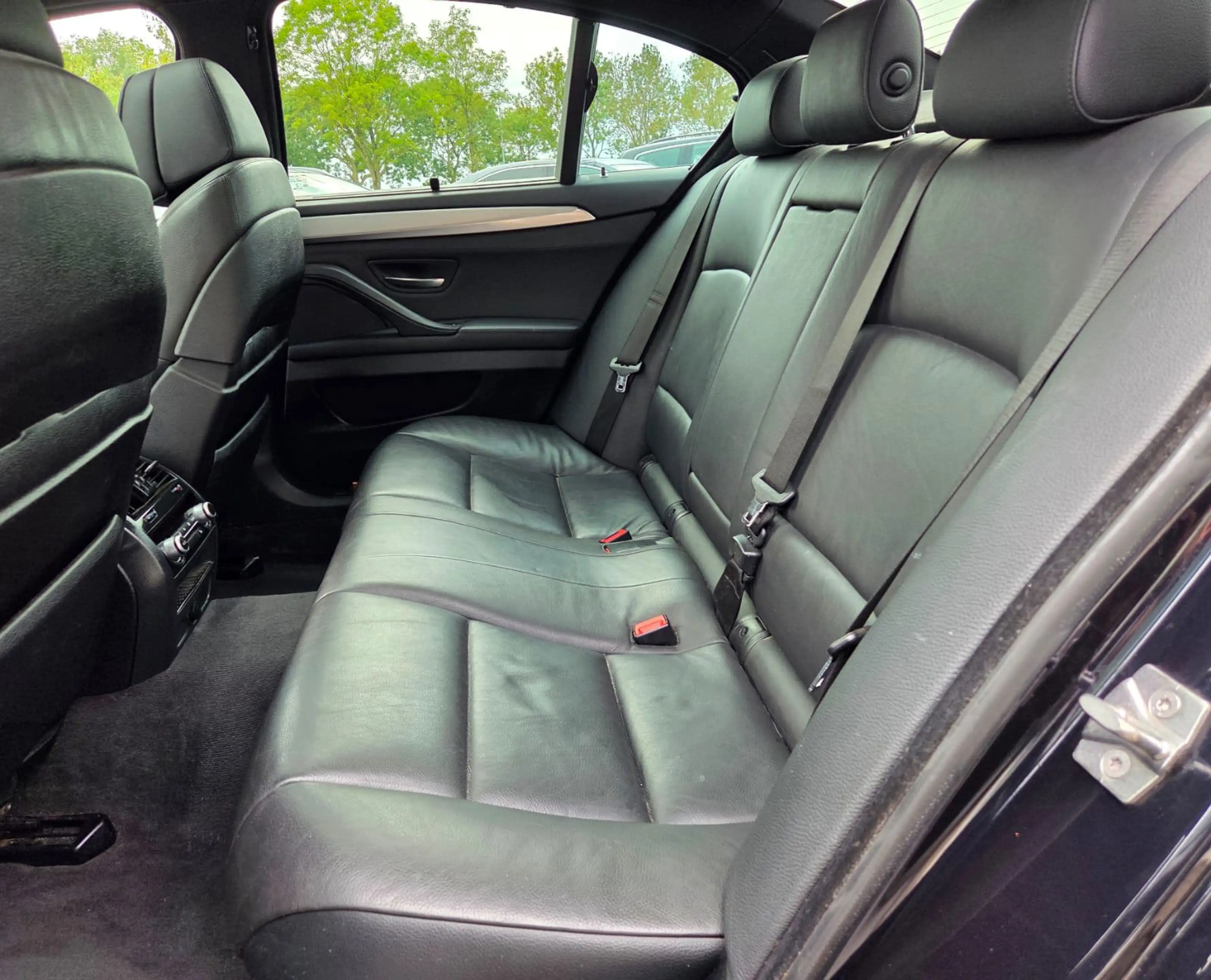 BMW M550 5-serie Xdrive Individual Schwarz Pakket! — photo 12