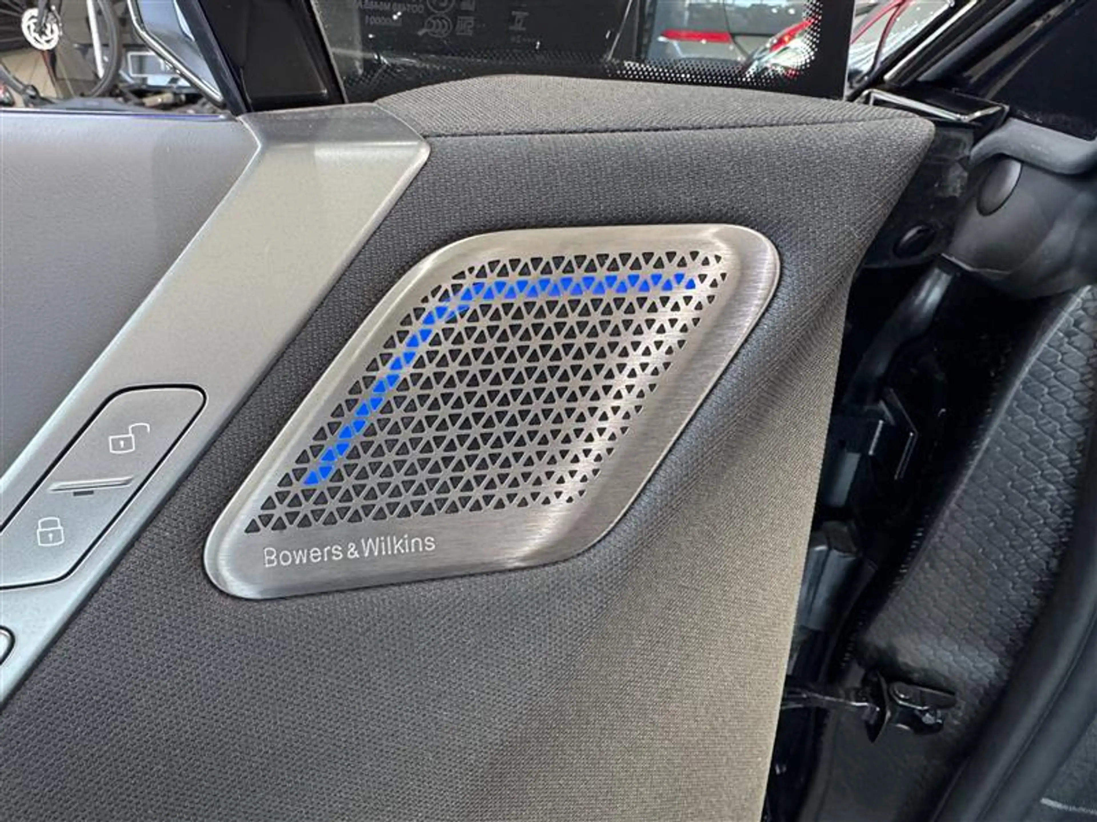 BMW iX iX 100.6 kWh xDrive45 — photo 8