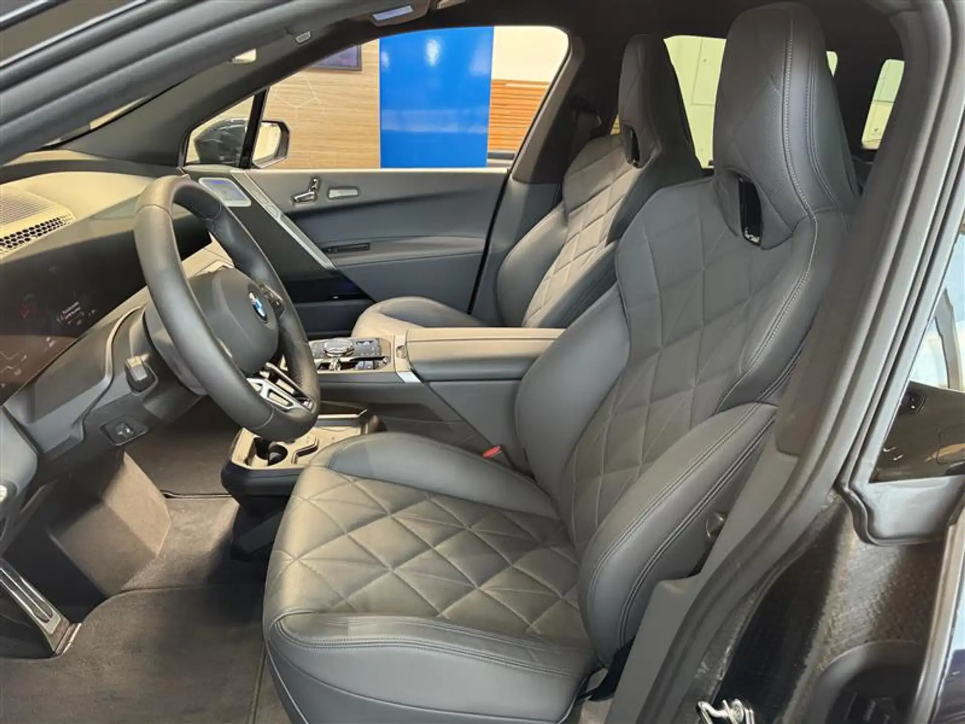 BMW iX xDrive45 2026 블랙 사진 6