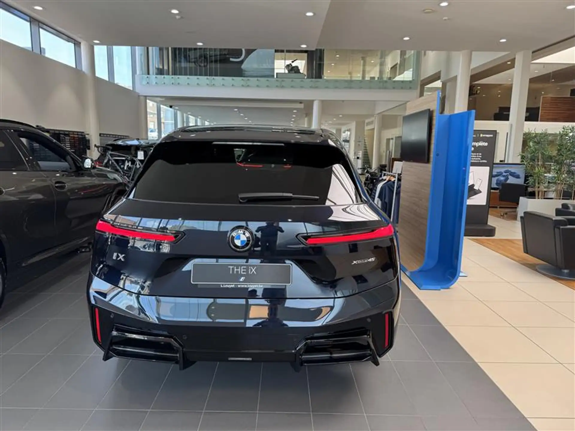 BMW iX xDrive45 2026 블랙 사진 5