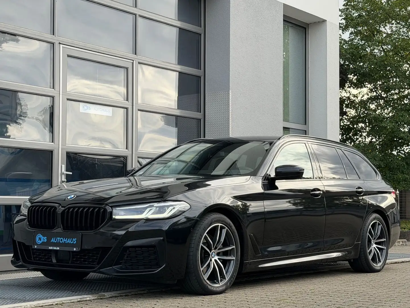 BMW 520 d xDr*ACC*M SPORT*HARMAN*M SITZE*KAM*AD LED* Noir - 1