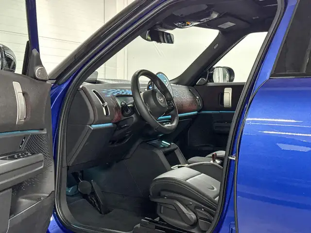 MINI Countryman view 8