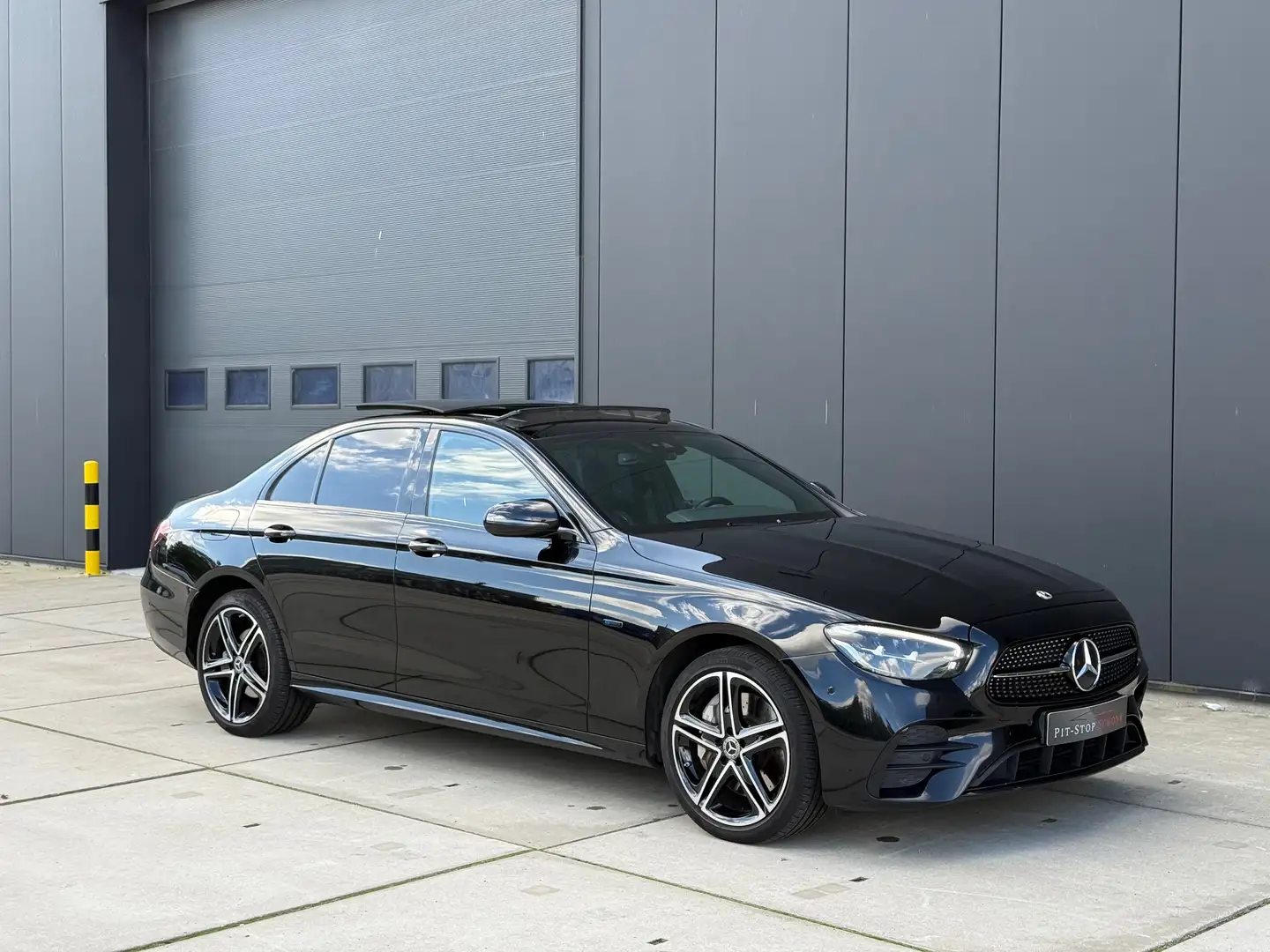 Mercedes-Benz E 300 300 e 4M. AMG L. Noir - 2
