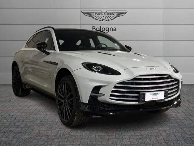 Aston Martin DBX 707