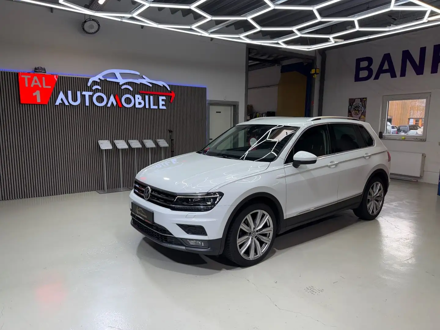 Volkswagen Tiguan Highline 4Motion Abstand LED 20* PDC AHK Weiß - 1