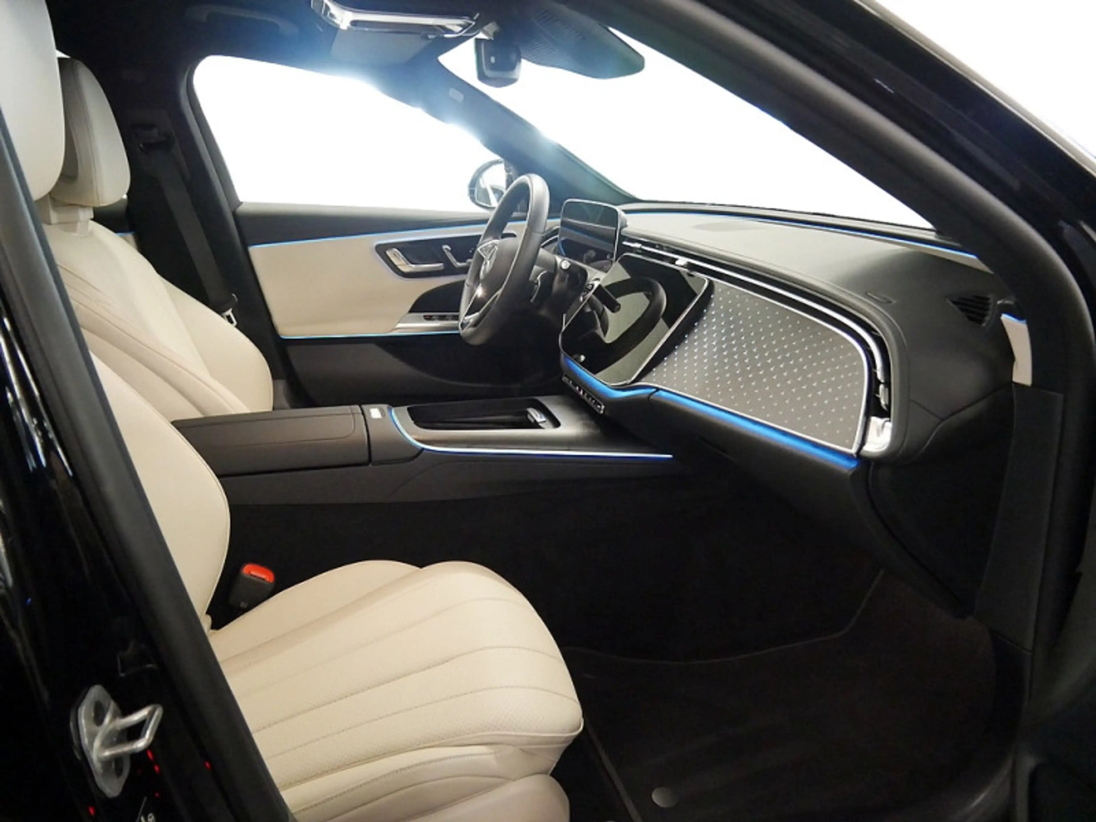 Mercedes-Benz E 200 , AVANTGARDE MEMO 360 DISTR KAMERA SPUR — photo 7