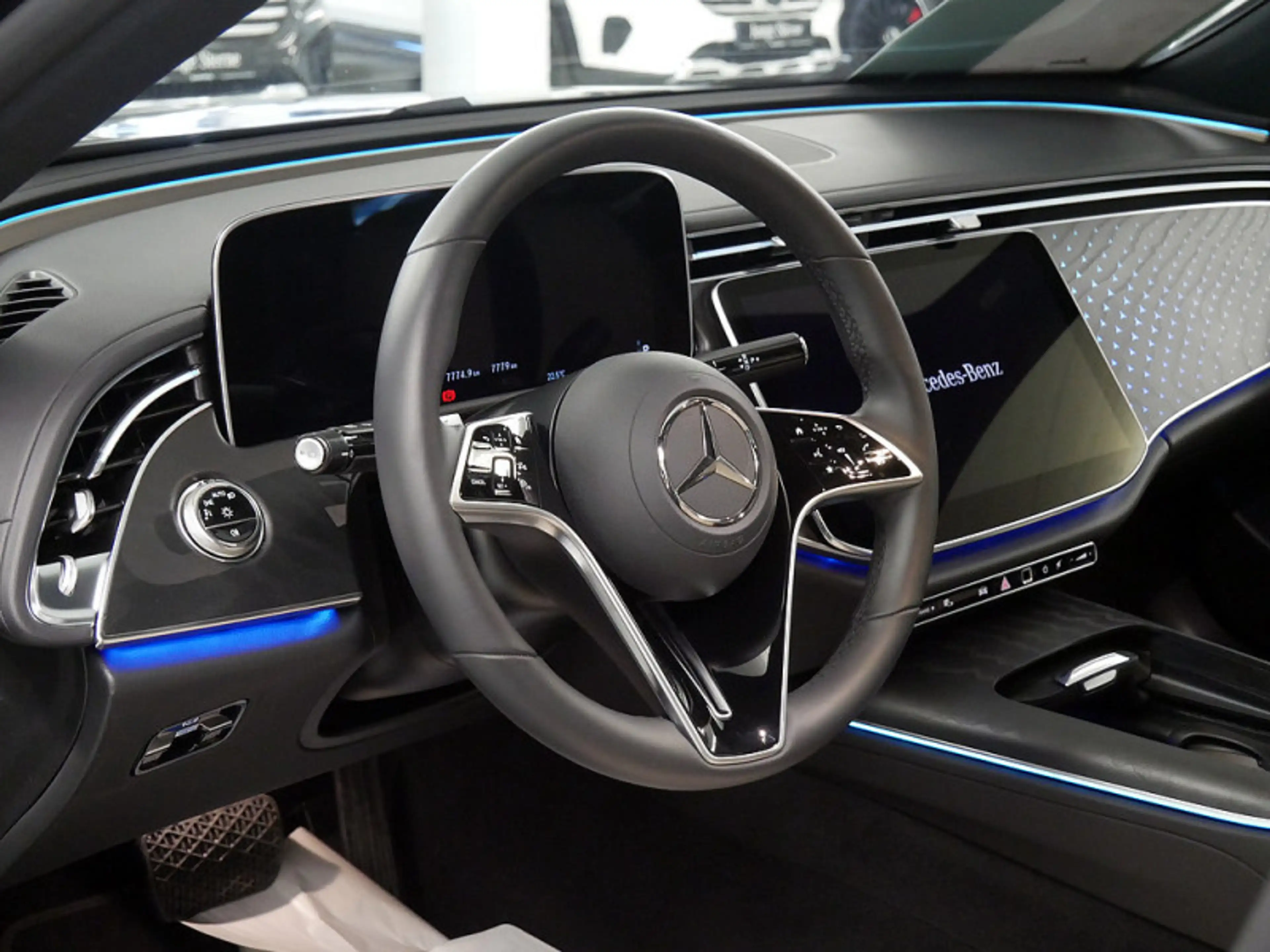 Mercedes-Benz E 200 , AVANTGARDE MEMO 360 DISTR KAMERA SPUR — photo 14
