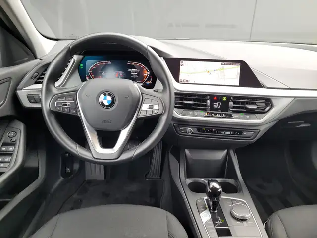 BMW 1 Series view 15