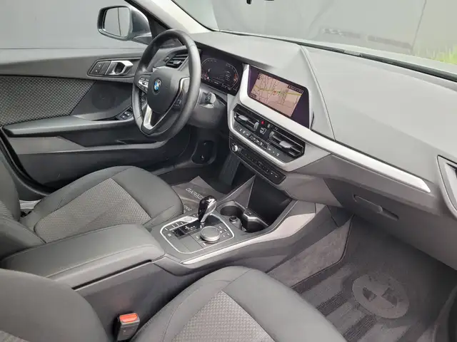 BMW 1 Series view 11