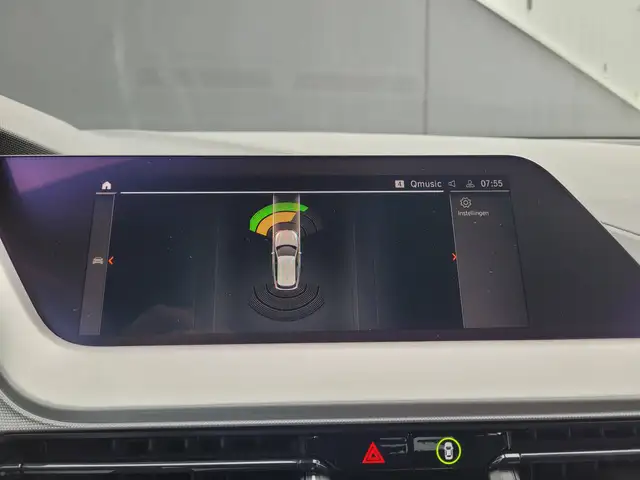 BMW 1 Series view 14