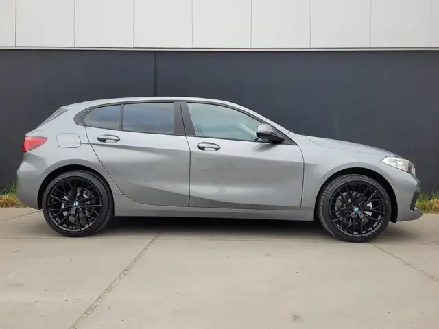 BMW 1 Series view 2